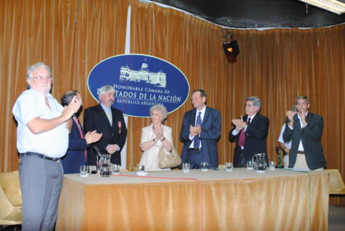 The head table congratulates Pat Riley, following the March 25th, 2010 ceremony in Buenos Aires, Argentina.